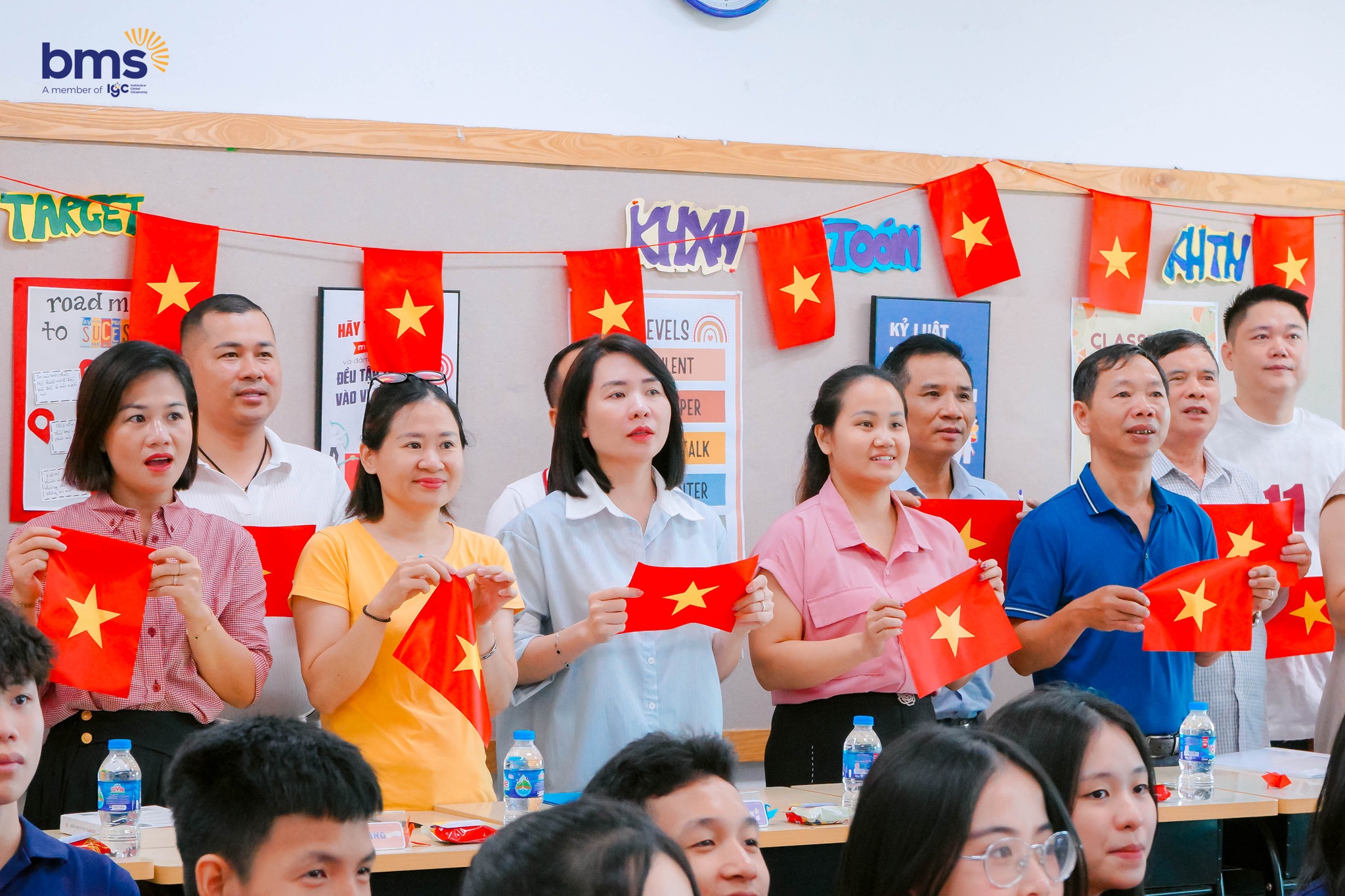 10 hành động cha mẹ nhất định không được làm với con