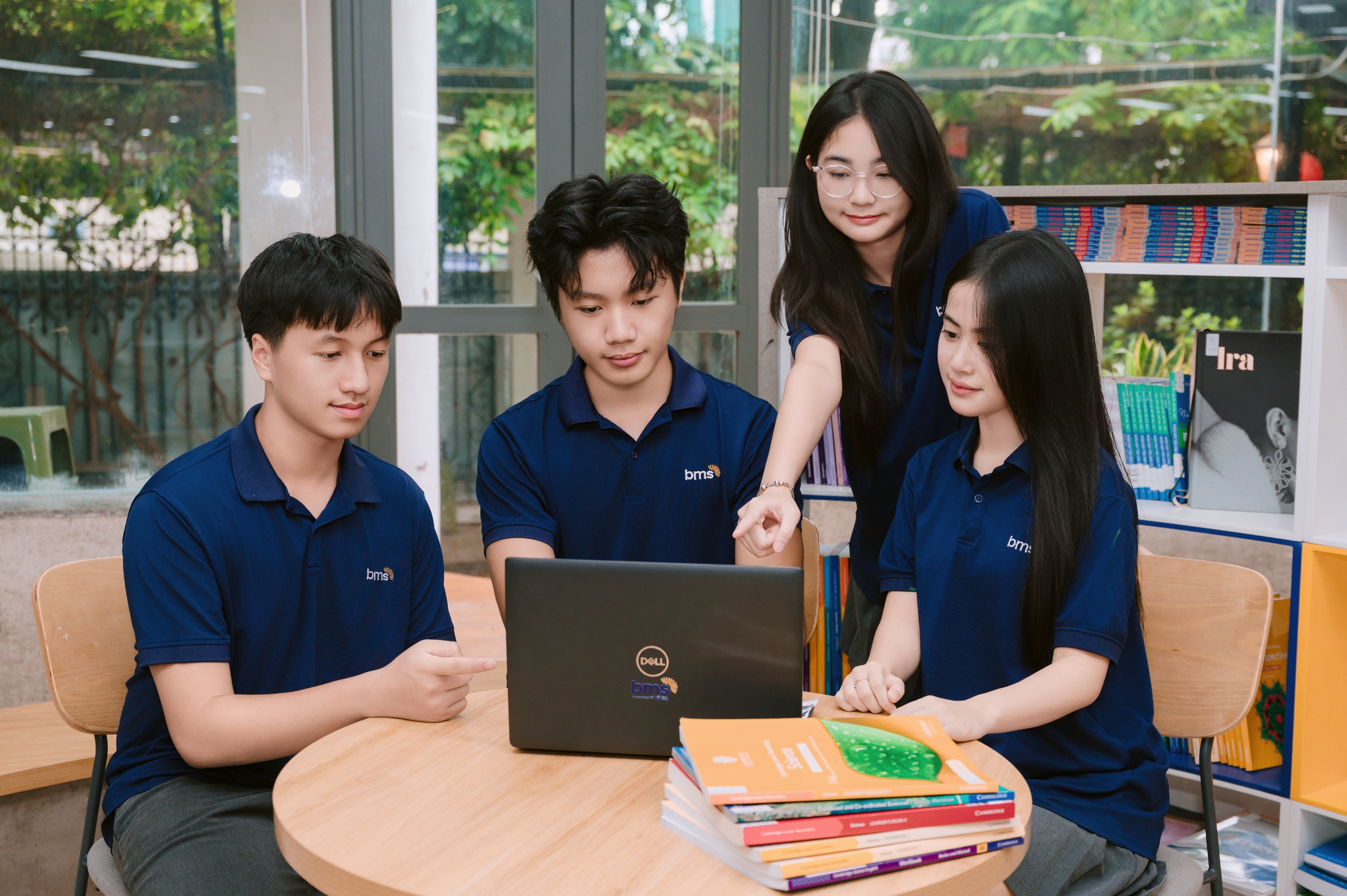 Học tiếng Anh qua phim và bài hát: Cách tiếp cận ngôn ngữ tự nhiên và hiệu quả